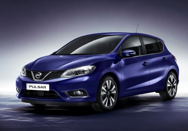 Nuova Nissan Pulsar tre quarti anteriore