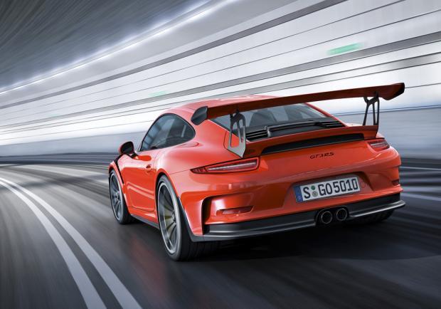 Nuova Porsche 911 GT3 RS 2015 tre quarti posteriore