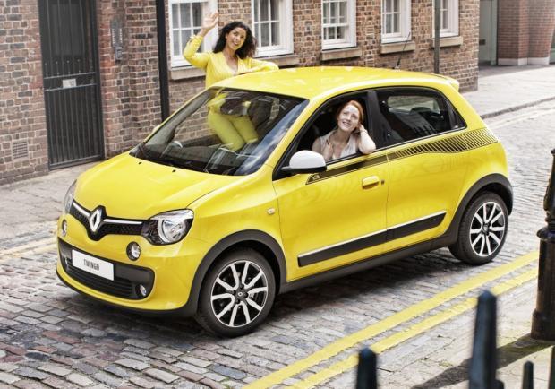 Nuova Renault Twingo gialla tre quarti anteriore