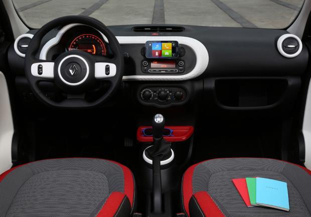 Nuova Renault Twingo rossa interni