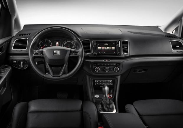 Nuova Seat Alhambra 2015 abitacolo