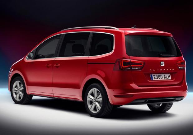 Nuova Seat Alhambra 2015 tre quarti posteriore