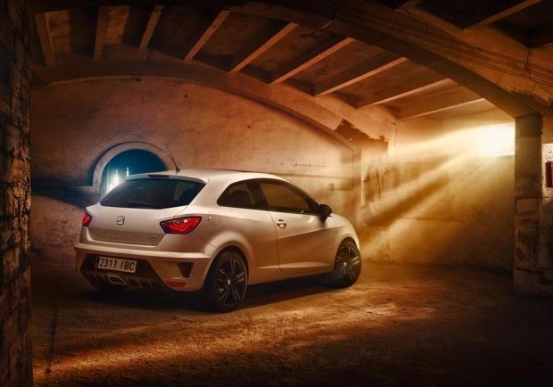 Nuova Seat Ibiza Cupra 2015 tre quarti posteriore