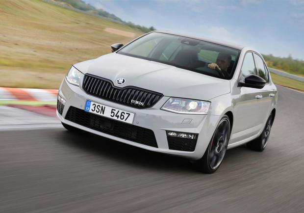 Nuova Skoda Octavia RS 230 in pista