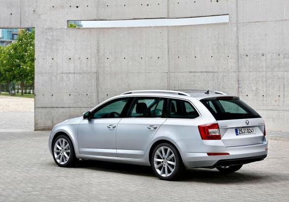 Nuova Skoda Octavia Wagon tre quarti posteriore lato sinistro