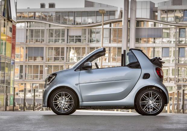 Nuova Smart Brabus Fortwo Cabrio profilo