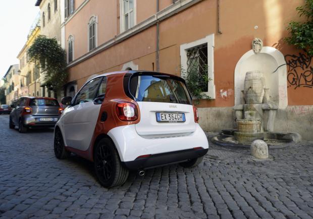 Nuova Smart Fortwo automatic tre quarti posteriore