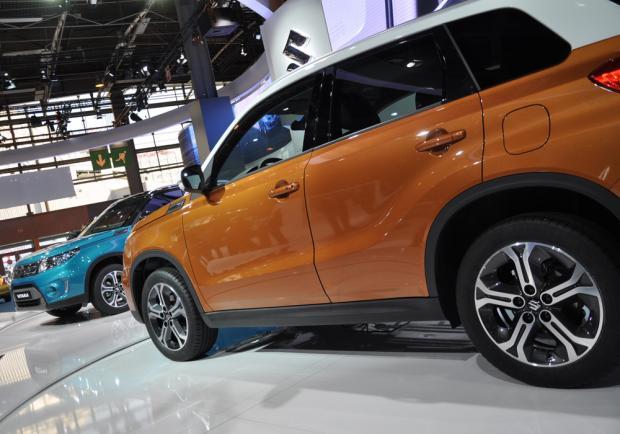 Nuova Suzuki Vitara dettagli fiancata al Salone di Parigi 2014