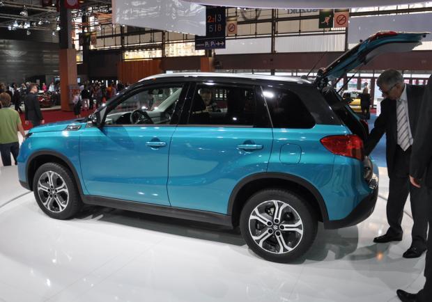 Nuova Suzuki Vitara profilo al Salone di Parigi 2014