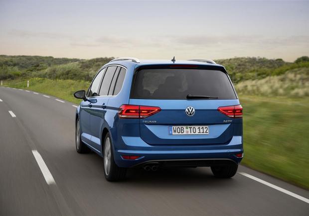 Nuova Volkswagen Touran 2015 posteriore