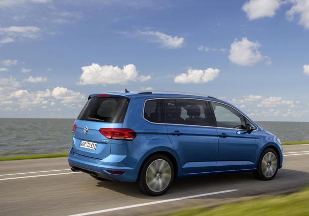 Nuova Volkswagen Touran 2015 profilo