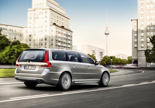 Nuova Volvo V70 Polar tre quarti posteriore