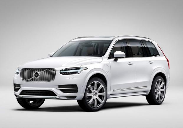 Nuova Volvo XC90 tre quarti anteriore