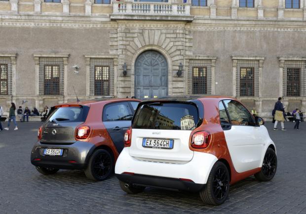 Nuove Smart Fortwo e Forfour tre quarti posteriore