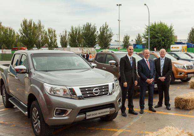 Nuovo Nissan navara tre quarti anterore