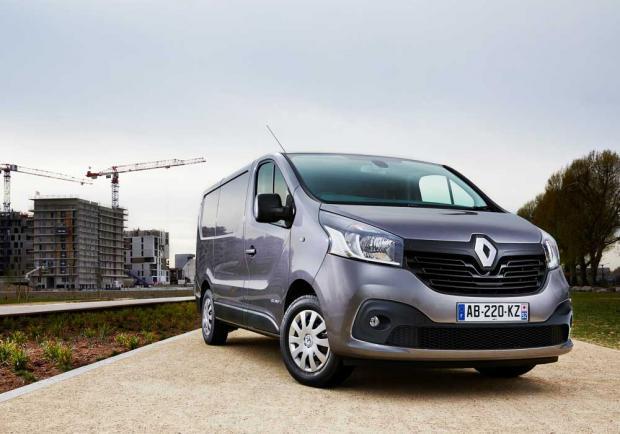 Nuovo Renault Trafic tre quarti anteriore lato destro