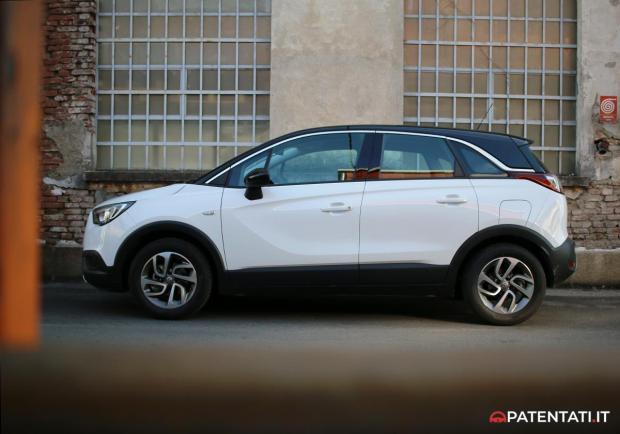 Opel Crossland X 1.2 82 CV Design Line profilo