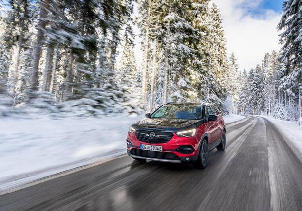 Opel Grandland X Hybrid4, efficienza ma non solo 03