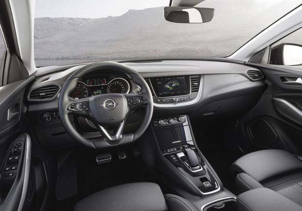 Opel, la Grandland X diventa ibrida plug-in 4x4 06