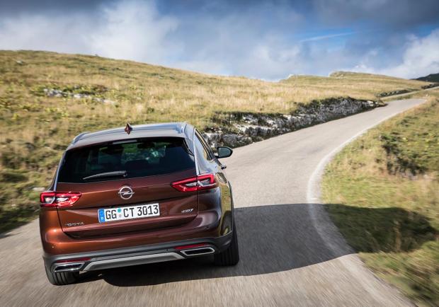 Opel Insignia Country Tourer, la famigliare crossover 01