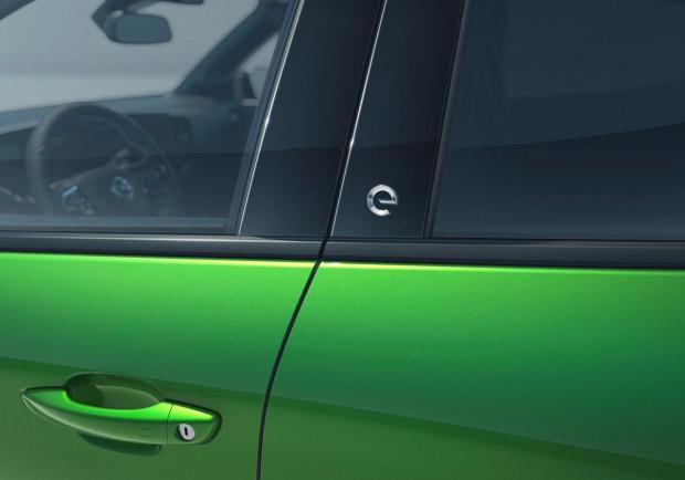 Opel Mokka-e Matcha Green badge