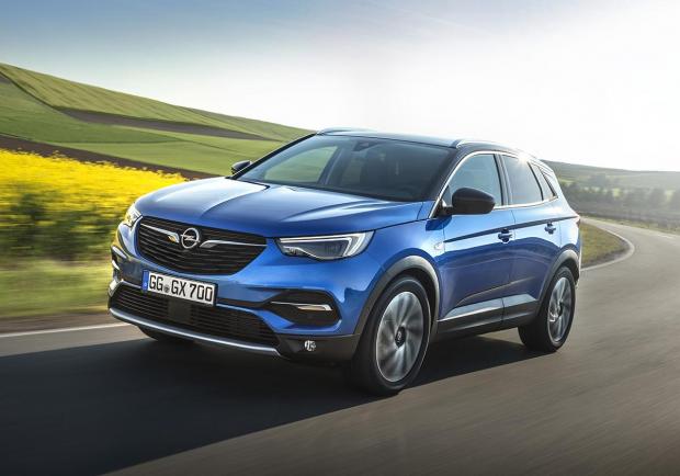 Opel, nuovo benzina 'top' per la Grandland X 01