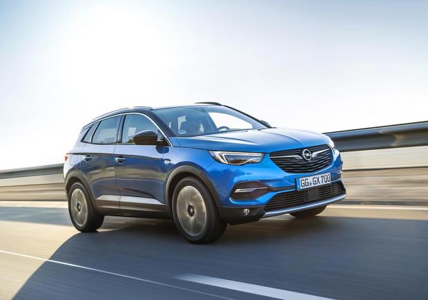 Opel, nuovo benzina 'top' per la Grandland X 02