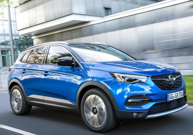 Opel, nuovo benzina 'top' per la Grandland X 03