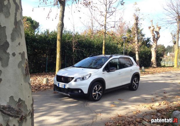 Peugeot 2008 1.6 BlueHDi 120 GT Line tre quarti anteriore