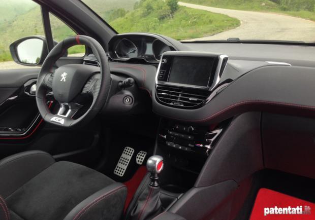 Peugeot 208 GTi by Peugeot Sport interni