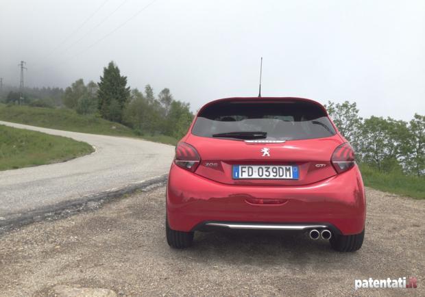 Peugeot 208 GTi by Peugeot Sport posteriore