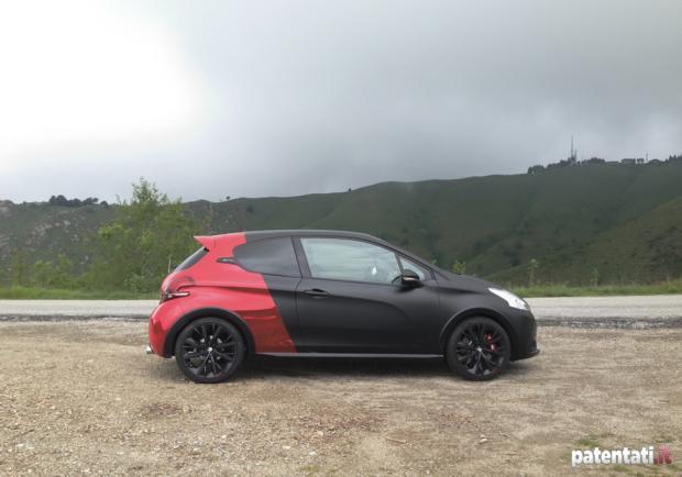 Peugeot 208 GTi by Peugeot Sport profilo