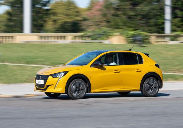 Peugeot 208 neopatentati