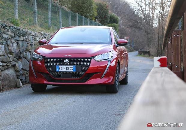 Peugeot 208 Puretech 100 Allure anteriore