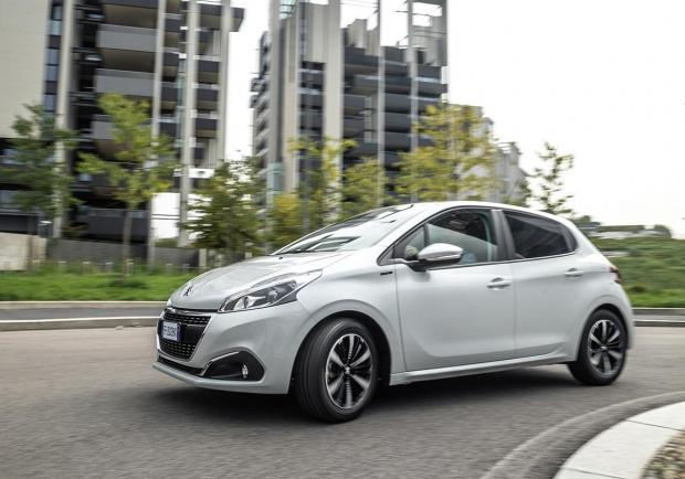 Peugeot 208 Signature, un'edizione da 1.200 esemplari 01