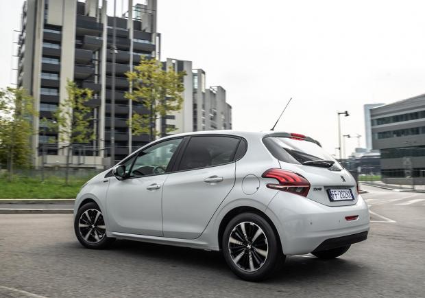 Peugeot 208 Signature, un'edizione da 1.200 esemplari 02