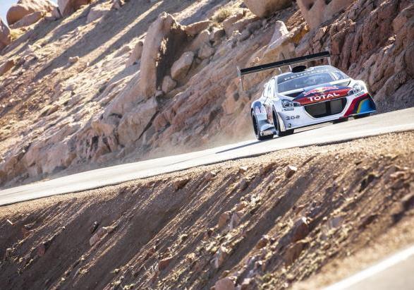 Peugeot 208 T16 Pikes Peak 001