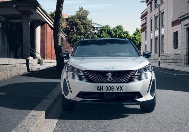 Peugeot 3008, la Suv ordinabile in Italia