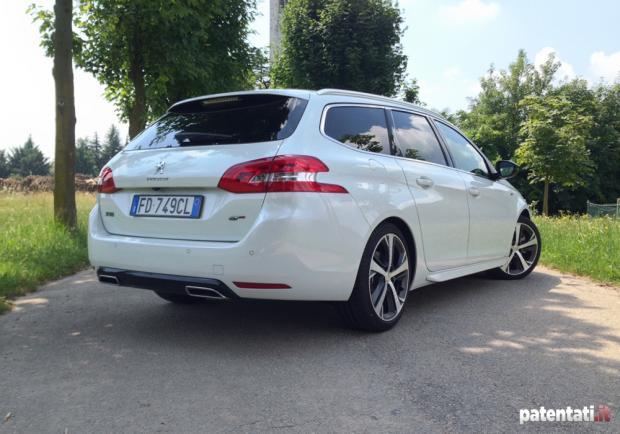 Peugeot 308 BlueHDi GT SW tre quarti posteriore