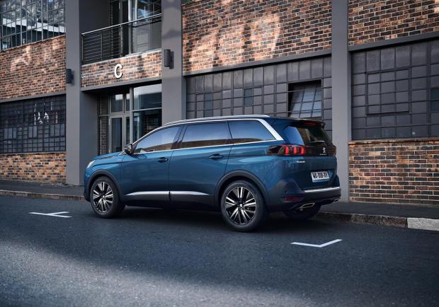 Peugeot 5008 BlueHDi 130 GT EAT8 profilo