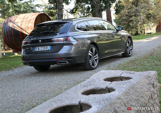 Peugeot 508 SW 1.5 BlueHDi 130 EAT8 foto posteriore