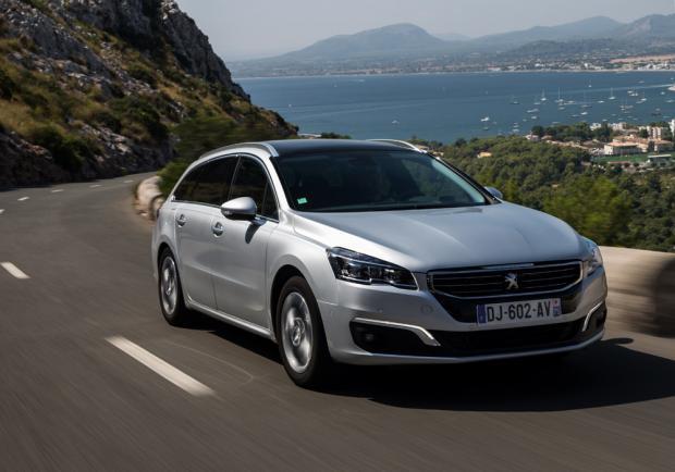 Peugeot 508 SW restyling tre quarti anteriore