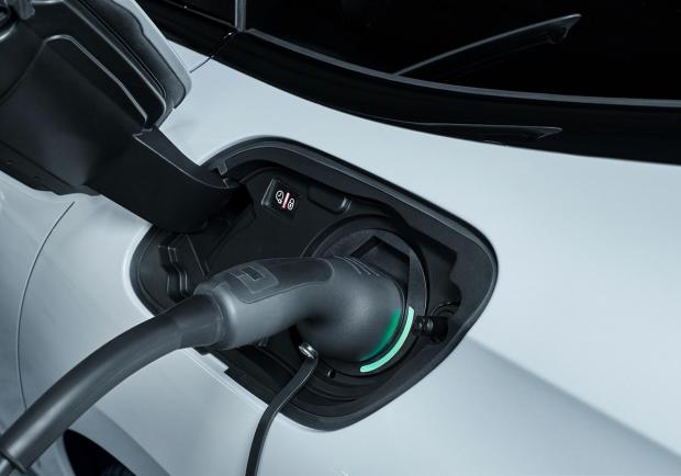 Peugeot, verso l'era Plug-in Hybrid benzina 04
