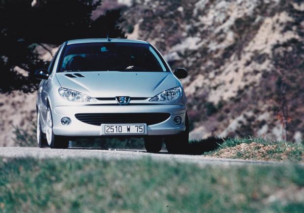 Peugeot, la storia della 206 GT dopo 20 anni 02
