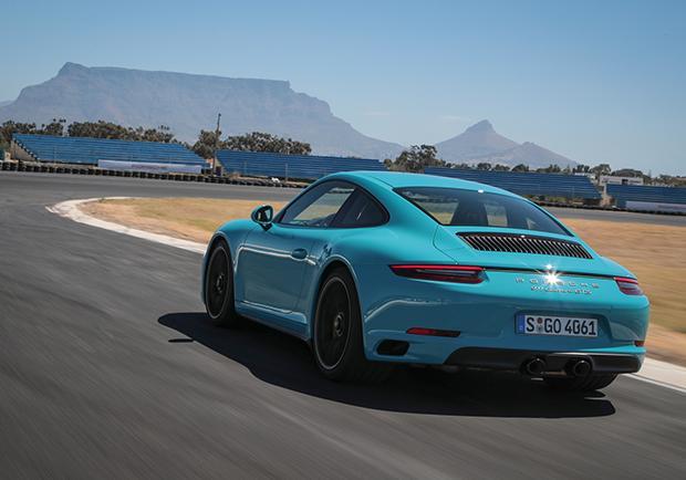 Porsche 911 Carrera GTS 2