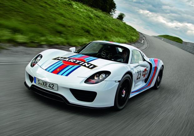 Porsche 918 Spyder Martini Racing design anteriore