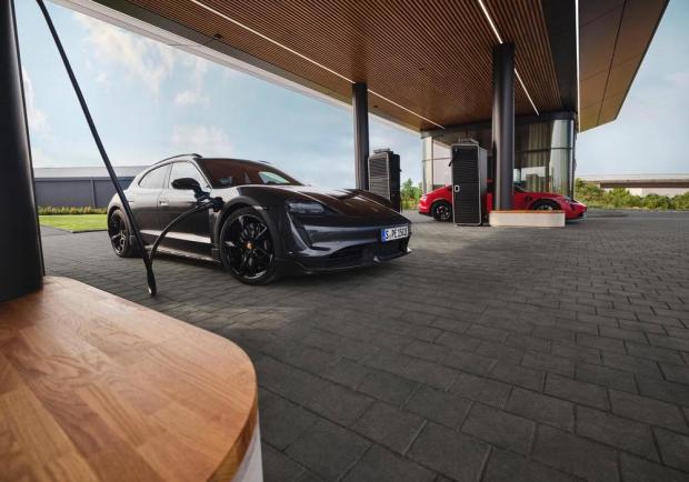 Porsche charging lounge