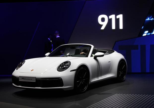 Porsche, la prima elettrica al Salone di Francoforte 03