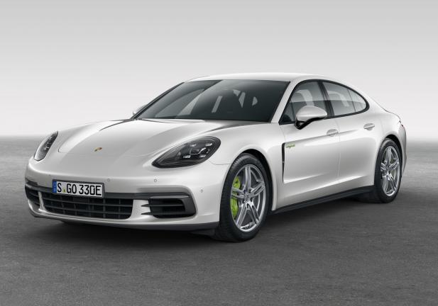 Porsche Panamera E-Hybrid tre quarti anteriori