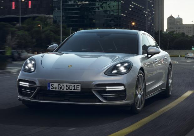 Porsche Panamera Turbo S E-Hybrid anteriore